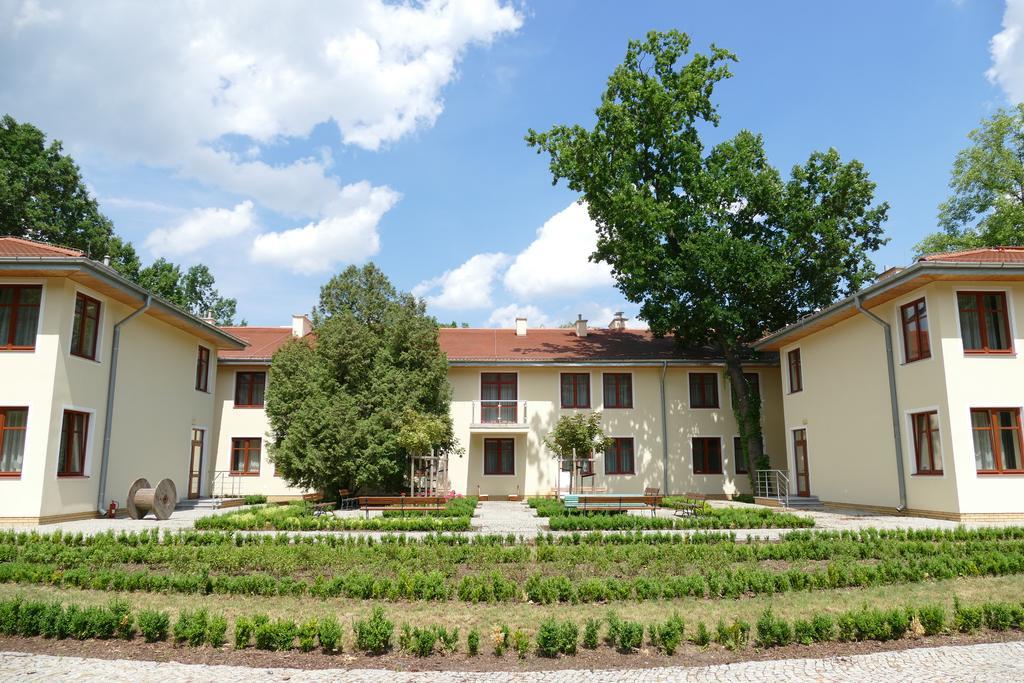 Ckm Centrum Konferencyjne Mazowsze Otrebusy Exterior photo